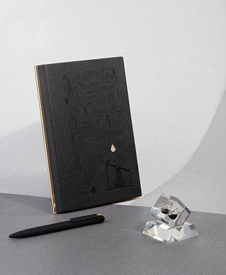 Пресс-папье с каплей нефти на подставке, прозрачный