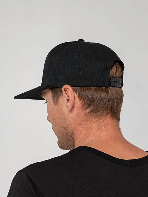 Бейсболка Snapback с прямым козырьком, черная