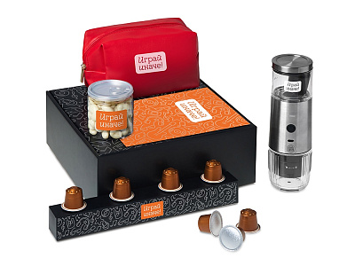 Подарочный набор Re:y. Boost с кофемашиной, капсулами и косметичкой (Красный)