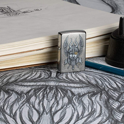 Зажигалка ZIPPO Viking Warrior с покрытием Street Chrome™, латунь/сталь, серебристая, 38x13x57 мм