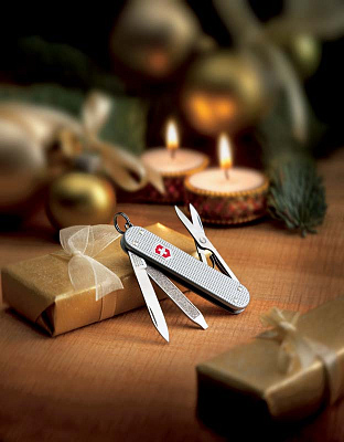 Нож-брелок VICTORINOX Classic Alox, 58 мм, 5 функций, алюминиевая рукоять, серебристый