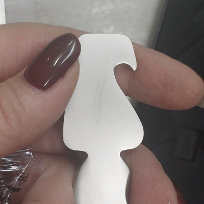 Брелок-открывалка Human