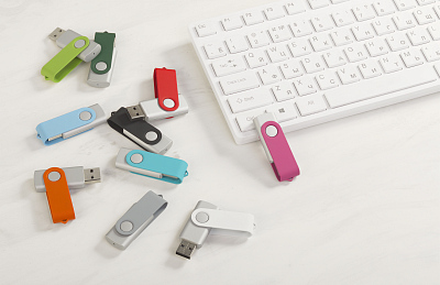 Флеш-карта "Vostok", объем памяти 16GB, покрытие soft touch#, фуксия