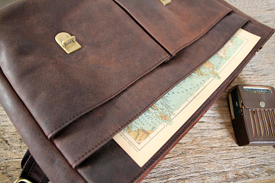 Сумка KLONDIKE «Barry», натуральная кожа в темно-коричневом цвете, 40 х 31 х 10 см